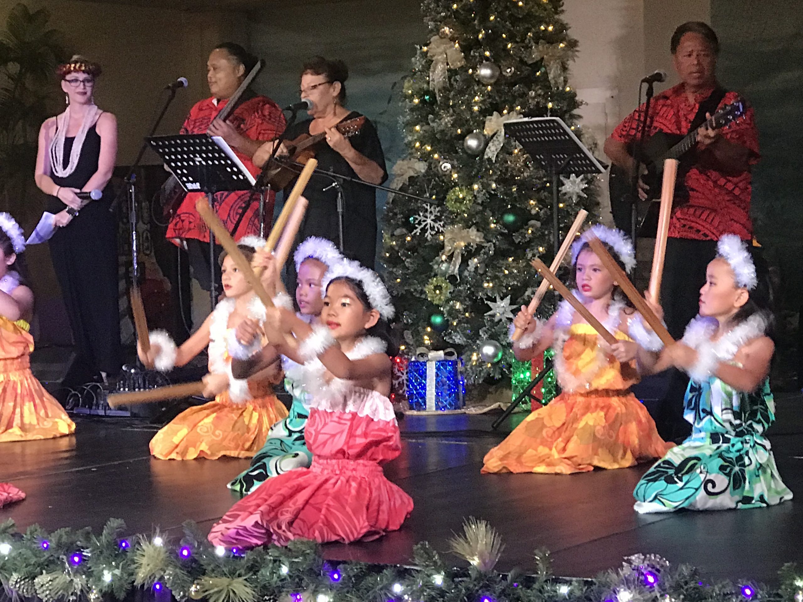 Holiday Entertainment Daily Kukui Grove Center